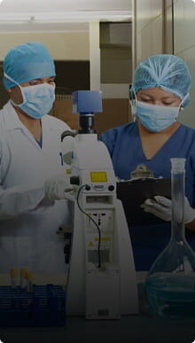pareja-en-laboratorio